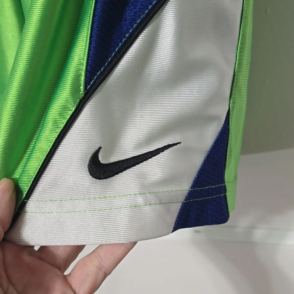 Nike. Mens Green, blue and white shorts. Size S. They have a tie inside. - Picture 5 of 5